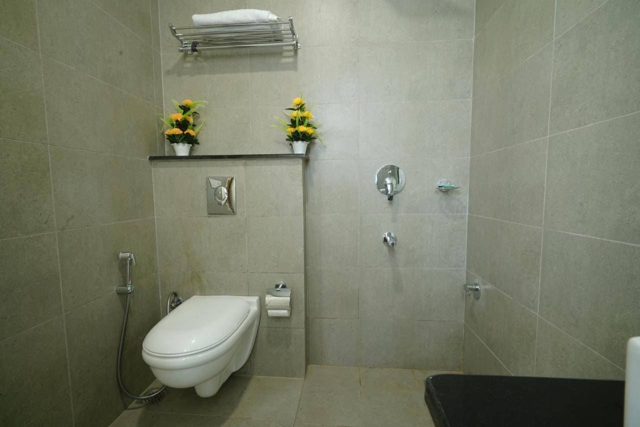 Octave Orchid Vista Hotel Gurgaon Exterior photo